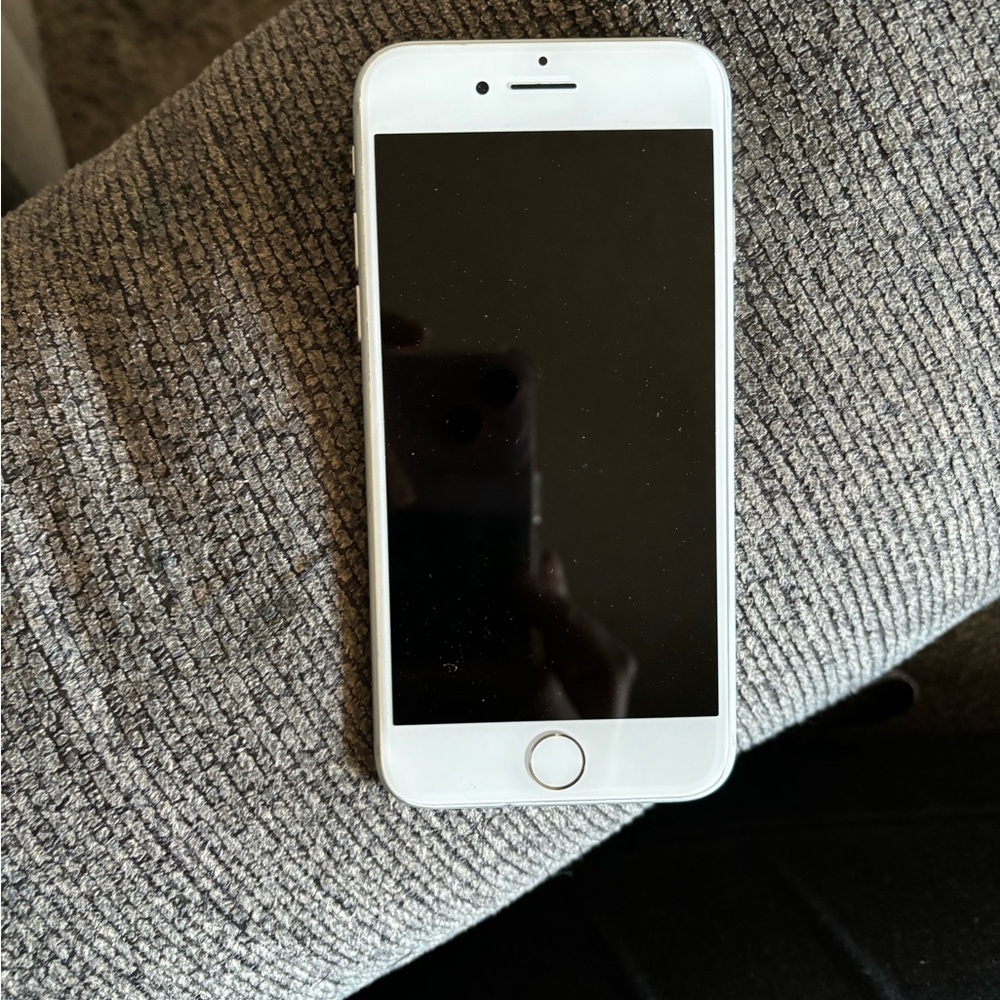 Selling an unlocked iPhone 7 don't need it.